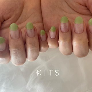 シンプル 丸フレンチのネイルデザイン ネイルブック