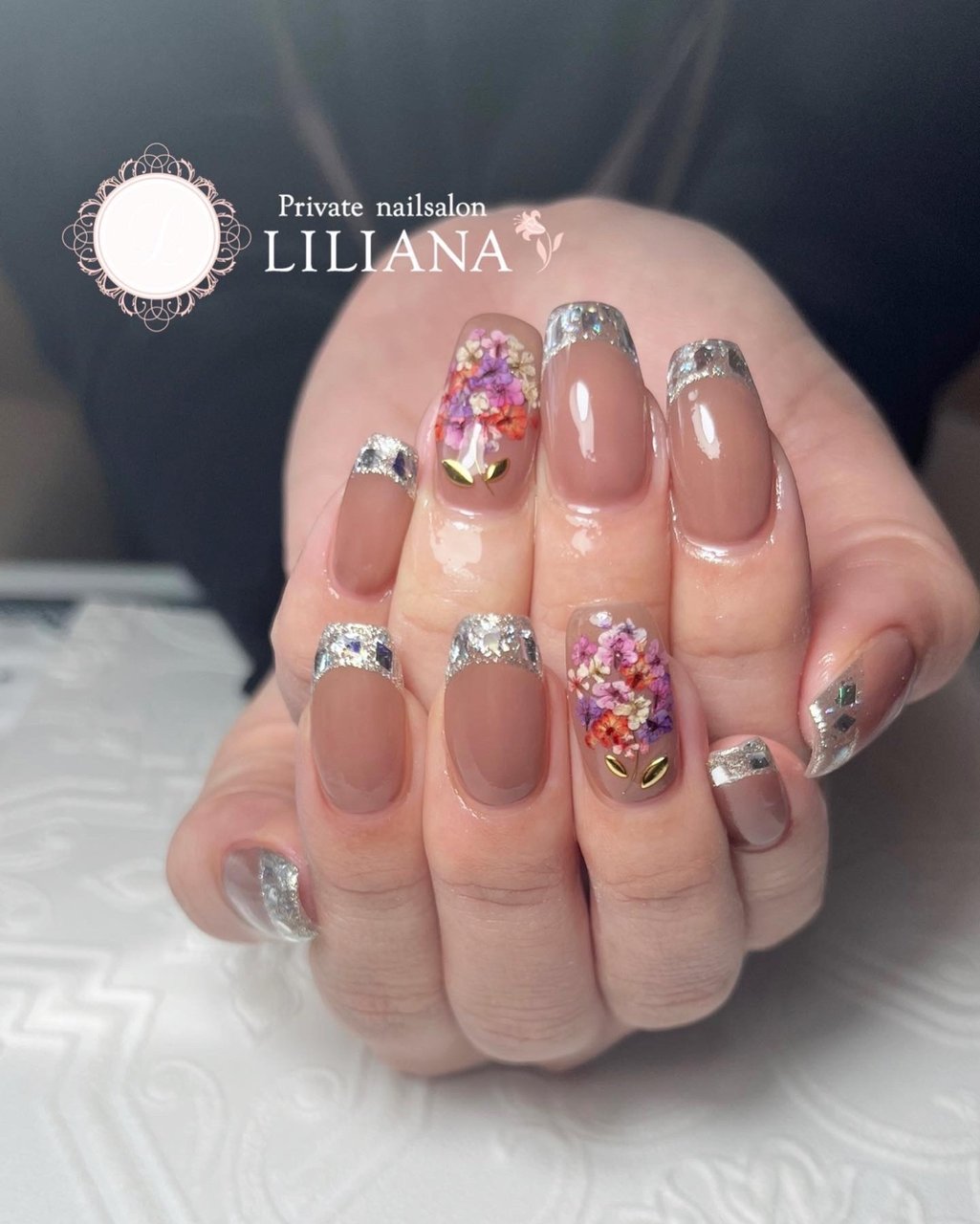 春 オールシーズン ハンド フレンチ ラメ Private Nailsalon Lilianaのネイルデザイン No ネイルブック