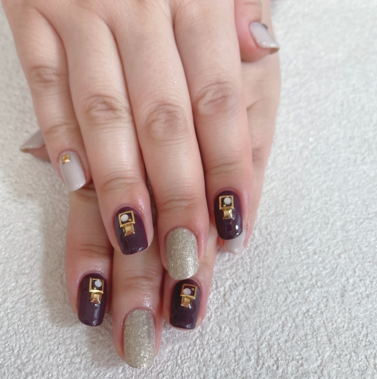 オールシーズン ハンド シンプル ビジュー ミディアム さいたま市日進町ネイルサロンc Nail梶原稚恵のネイルデザイン No ネイルブック