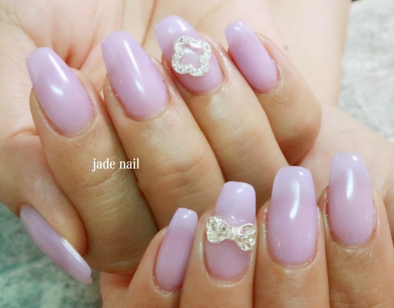 オールシーズン デート ハンド ビジュー ワンカラー Jade Nailのネイルデザイン No ネイルブック