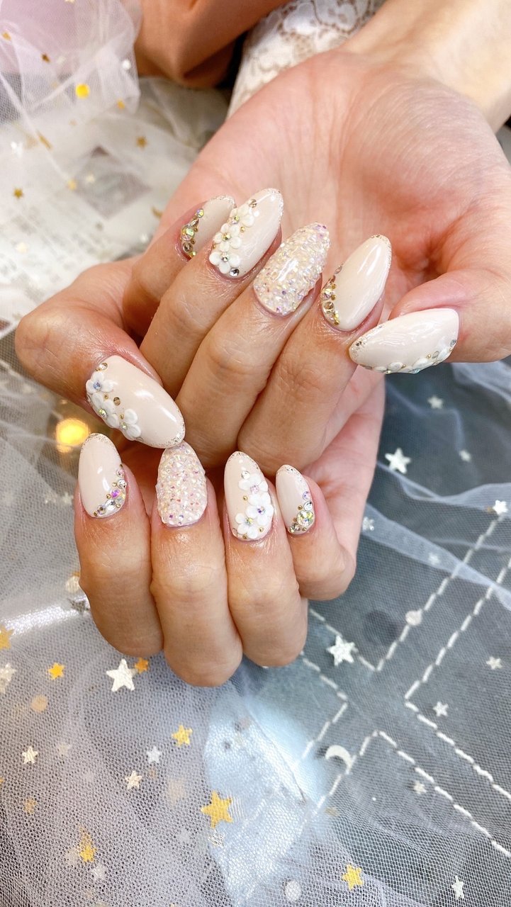 フラワー クリスタルピクシー ホワイト ベージュ パンダ Nail 川崎のネイルデザイン No ネイルブック