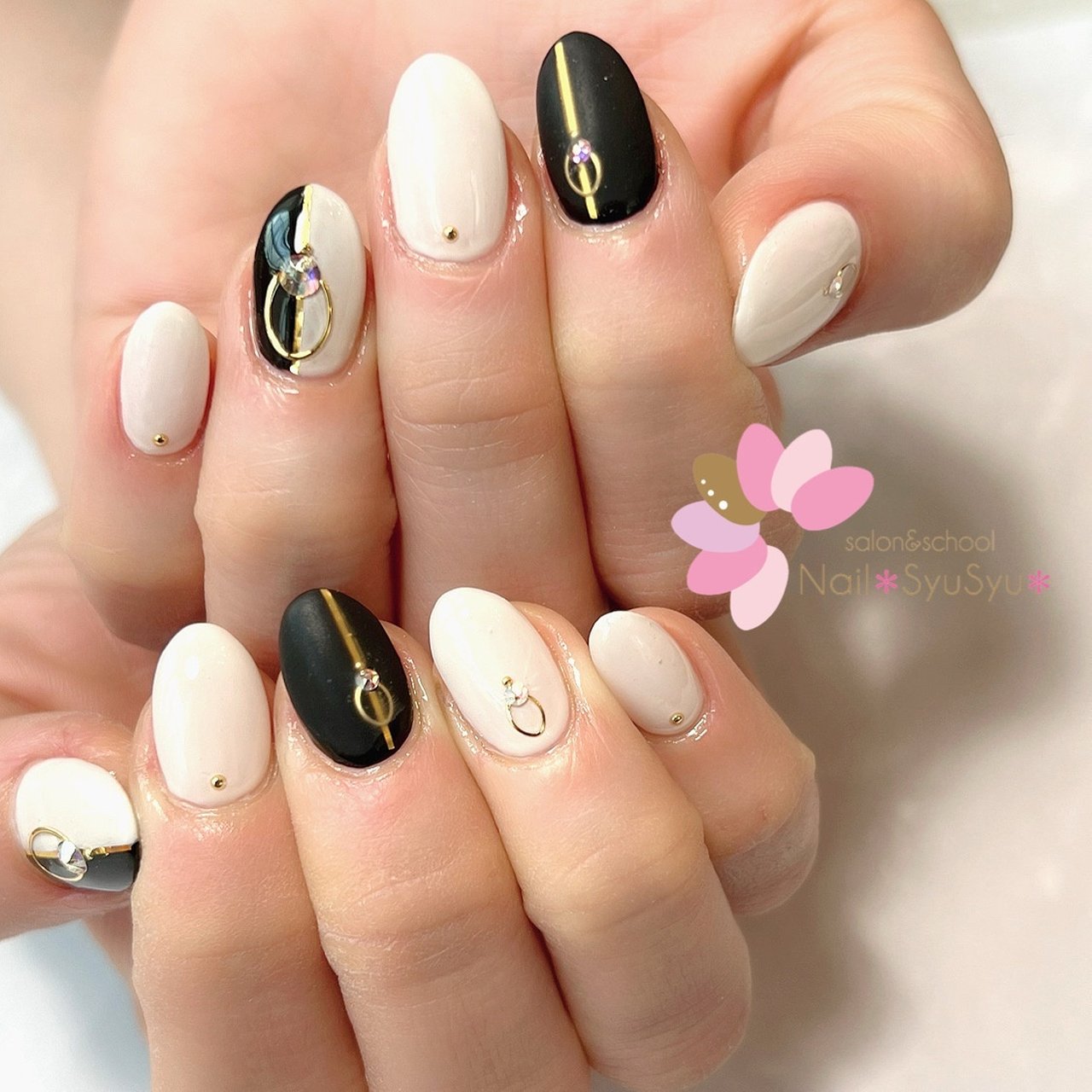 冬 ハンド バイカラー ホワイト ブラック Nail Syusyu ネイルシュシュのネイルデザイン No ネイルブック