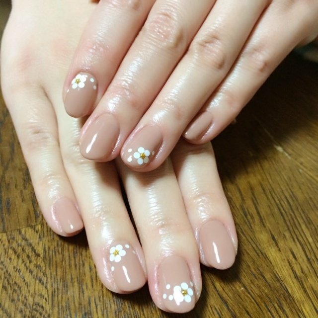 オフィス ホログラム ベージュ セルフネイル Kana Piiのネイルデザイン No ネイルブック