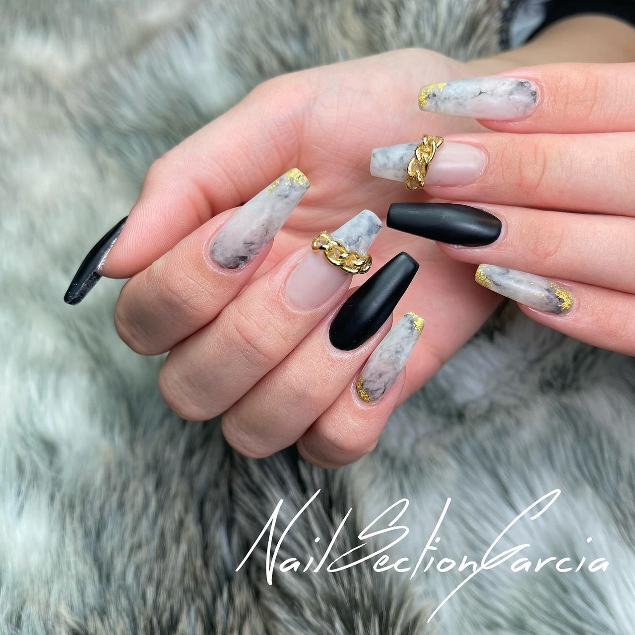 ハンド ワンカラー 大理石 ミディアム グレー Nailsectiongarciaのネイルデザイン No ネイルブック