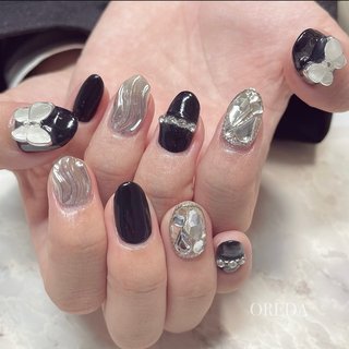 #春ネイル #春ネイル2022 #ちょうちょネイル #ビジューネイル #うめつくしネイル #キラキラネイル #ミラーネイル #うねうねネイル #ニュアンスネイル #モノトーンネイル #ブラックネイル #韓国ネイル #ビジュー #ホワイト #ブラック #シルバー #oreda_nailsalon #ネイルブック