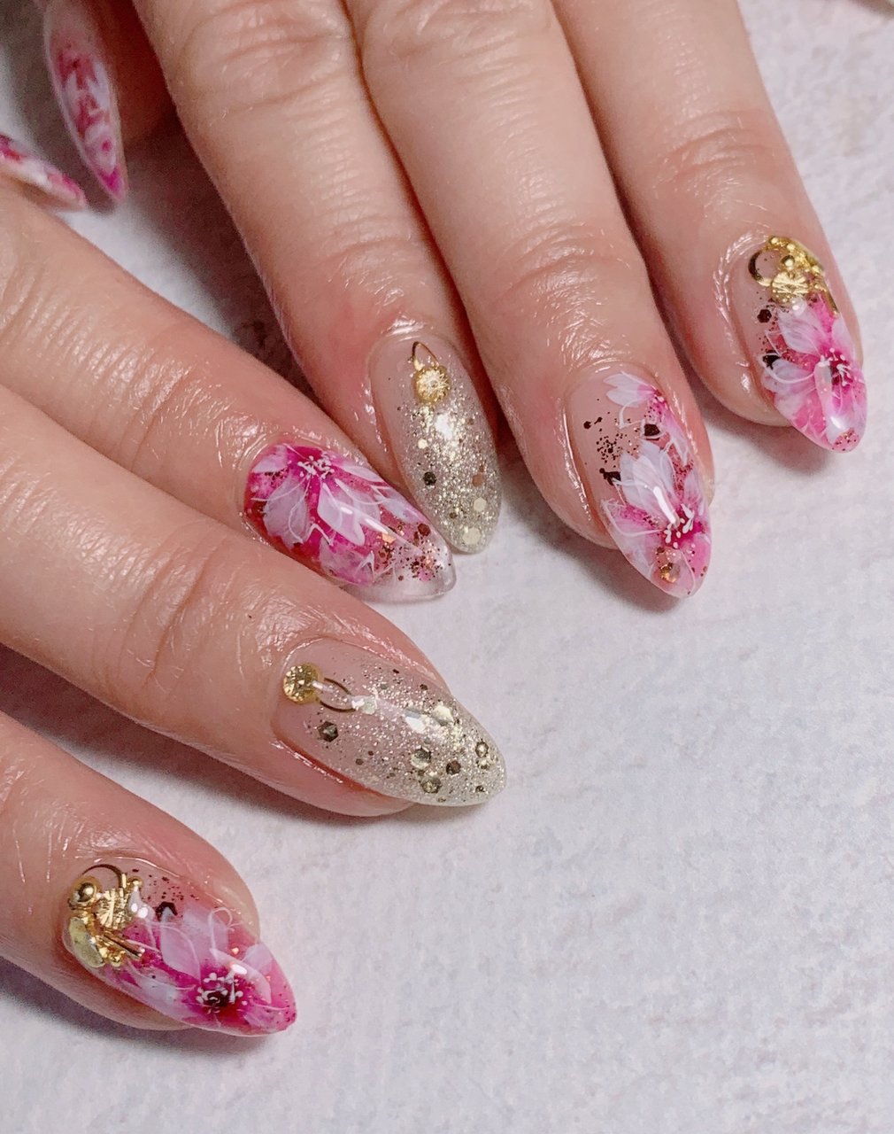 ラメ フラワー ピンク ゴールド シルバー Un Sourireのネイルデザイン No ネイルブック