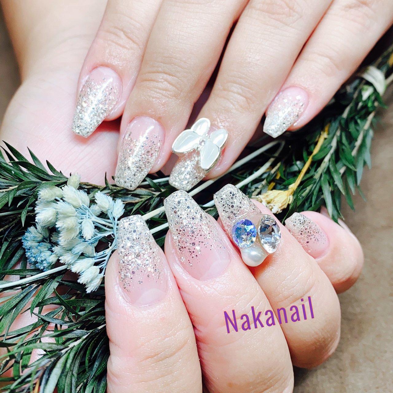 オールシーズン ハンド シンプル グラデーション ビジュー Nakanailのネイルデザイン No ネイルブック