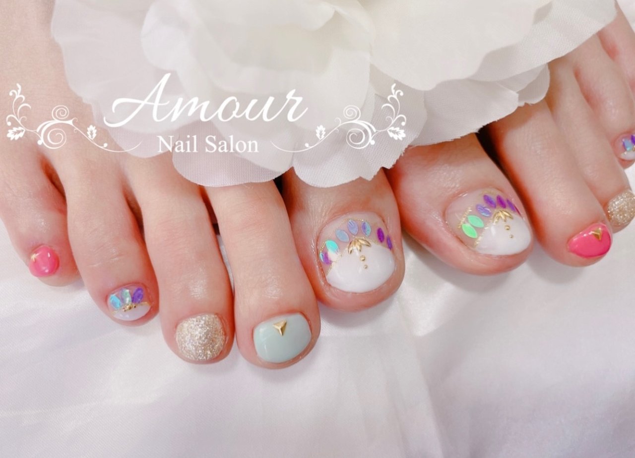 フット ビジュー ホログラム ラメ ホワイト Nailsalon Amourのネイルデザイン No ネイルブック