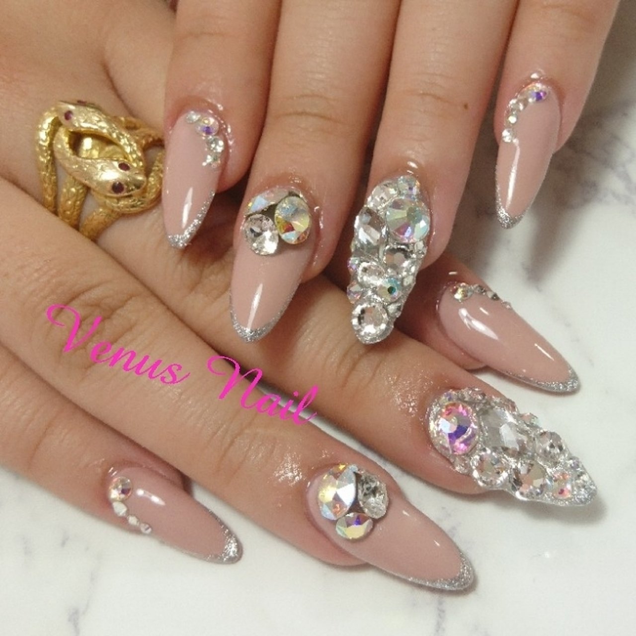 オールシーズン ハンド フレンチ ビジュー ロング Venusnail ヴィーナスネイル のネイルデザイン No ネイルブック