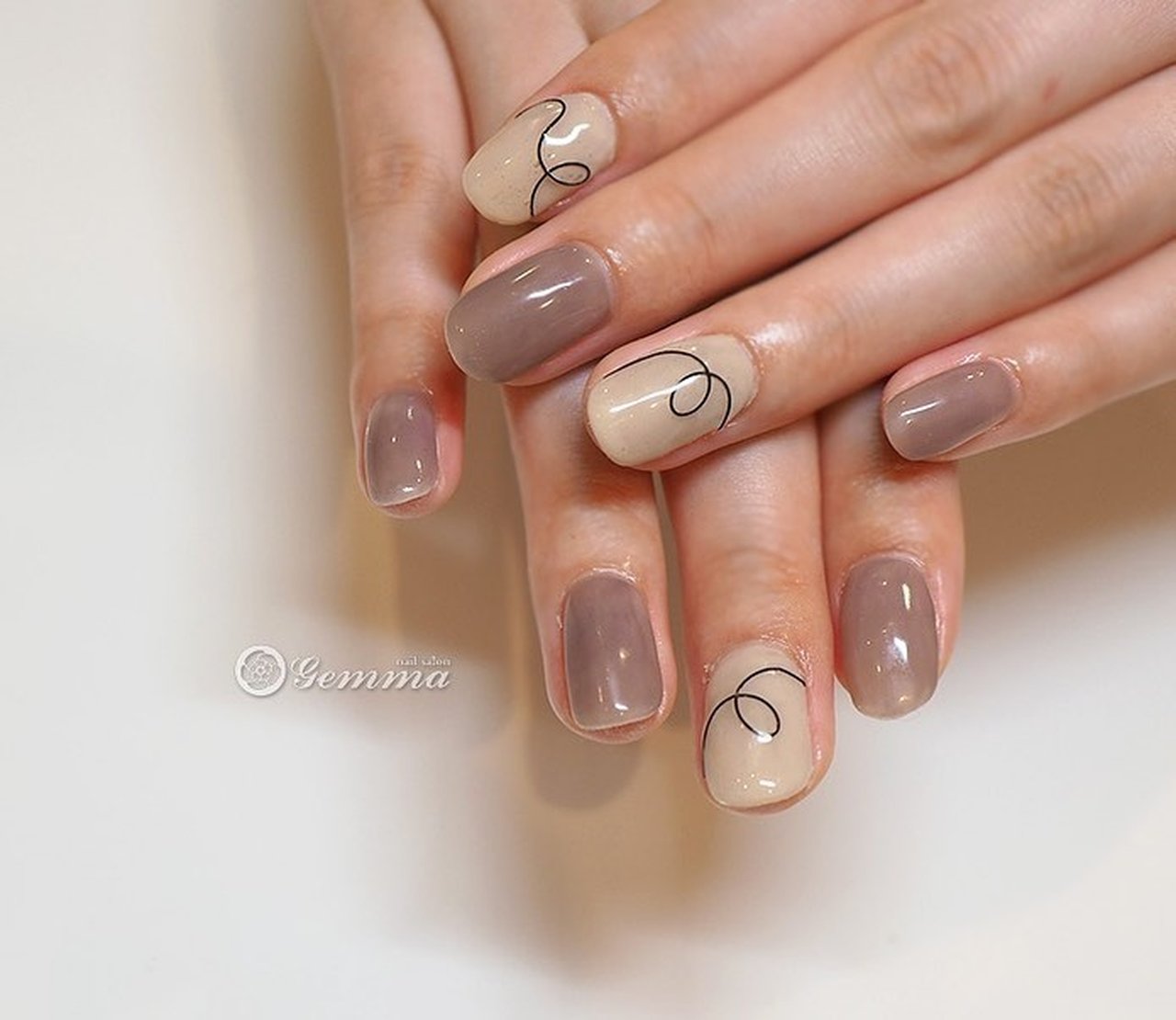 オールシーズン ハンド ワンカラー ワイヤー ベージュ Gemmaのネイルデザイン No ネイルブック