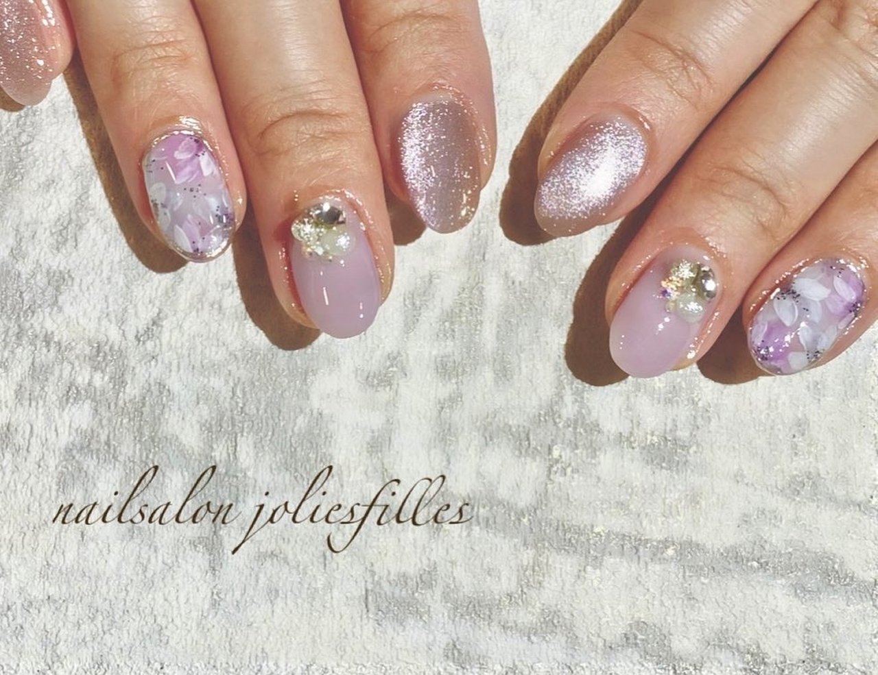 春 ハンド ビジュー フラワー ミディアム Jolies Fillesのネイルデザイン No ネイルブック