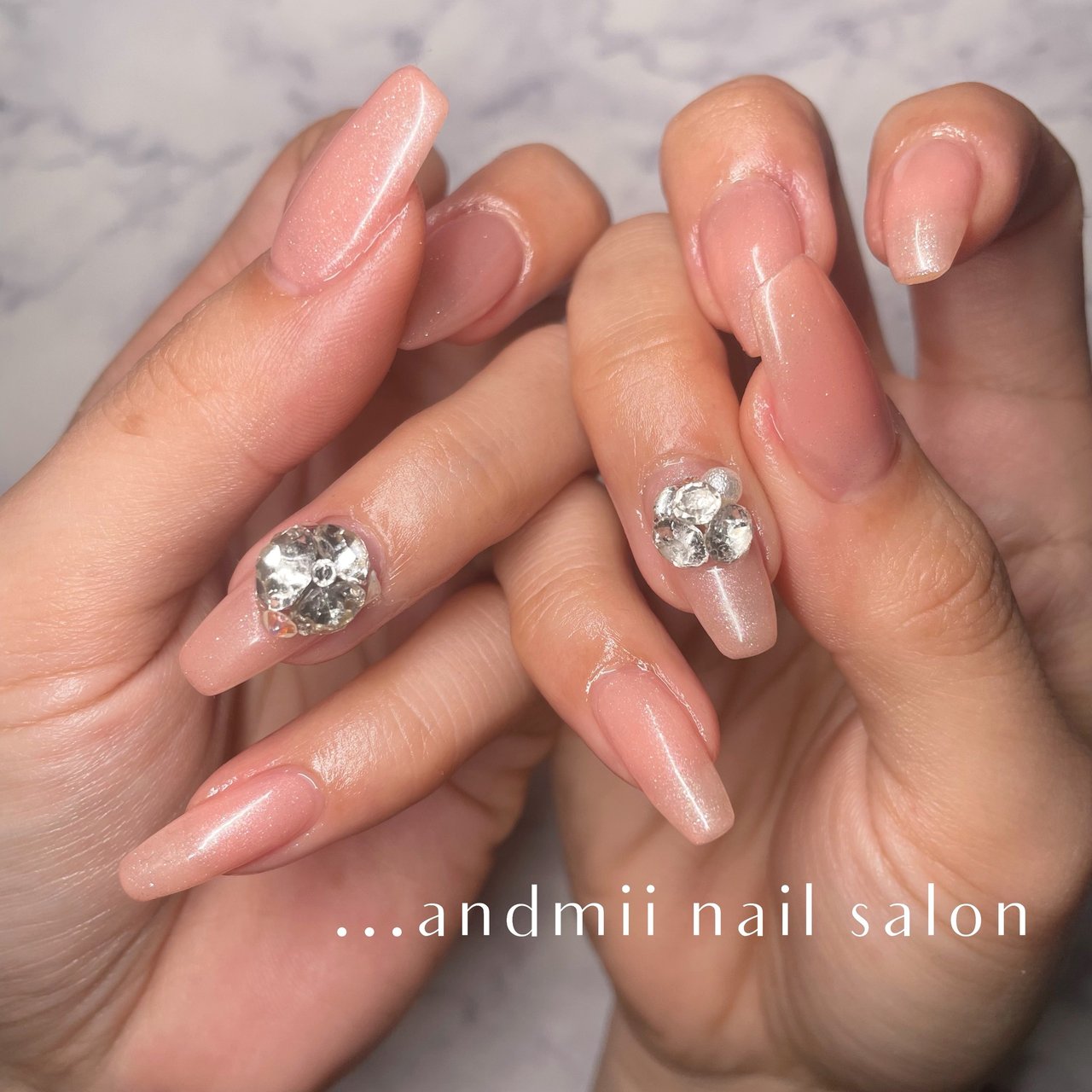 春 ハンド シンプル ビジュー ワンカラー Andmii Nail Salonのネイルデザイン No ネイルブック