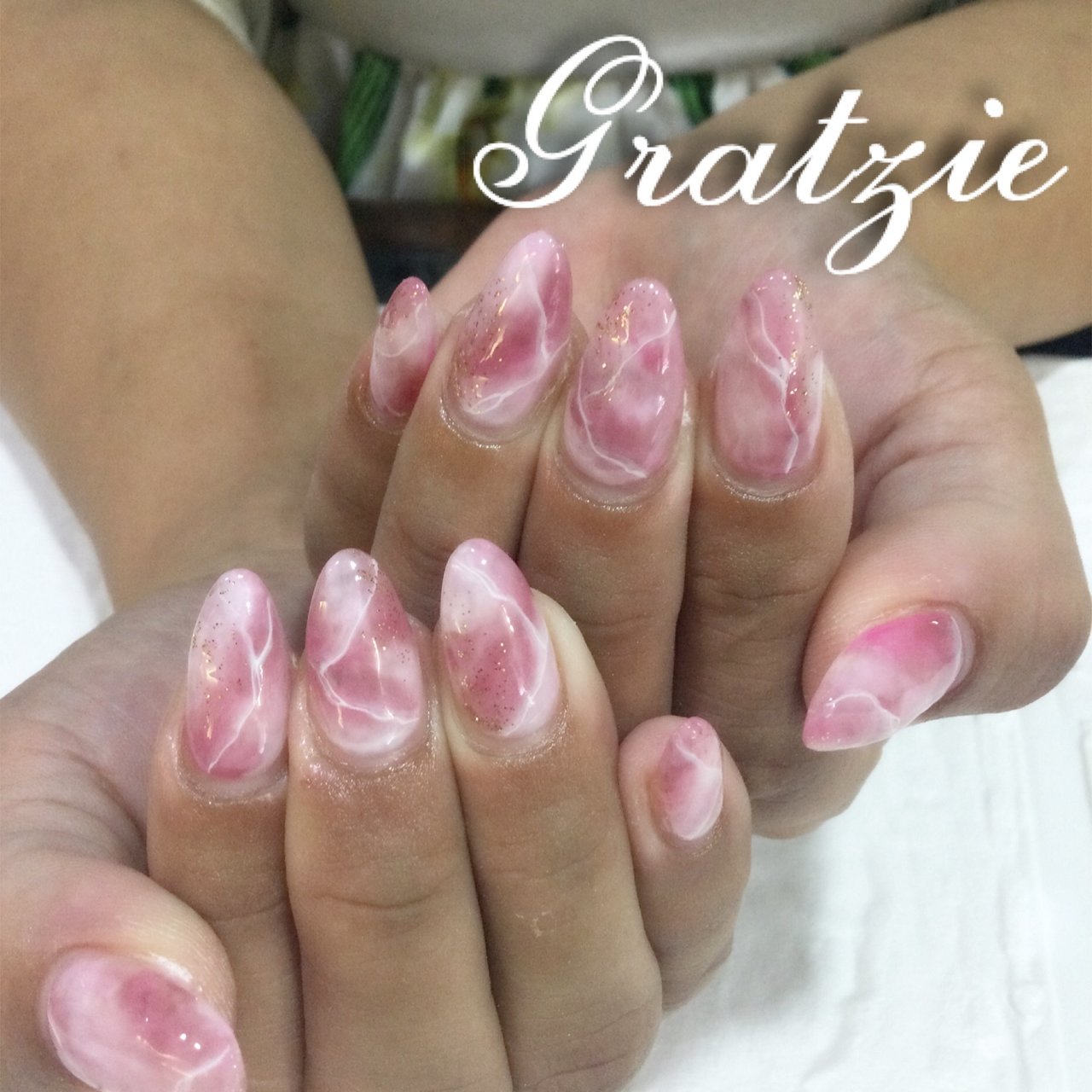 春 ハンド タイダイ ニュアンス ホワイト グラッツェのネイルデザイン No ネイルブック