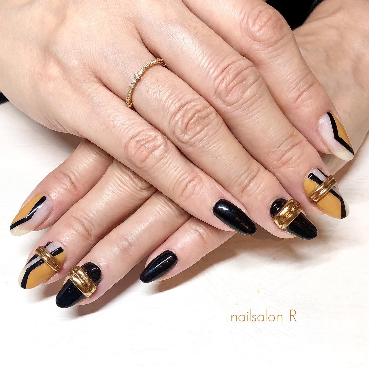 オールシーズン ハンド ワンカラー ジオメトリック イエロー Nailsalon Rのネイルデザイン No ネイルブック