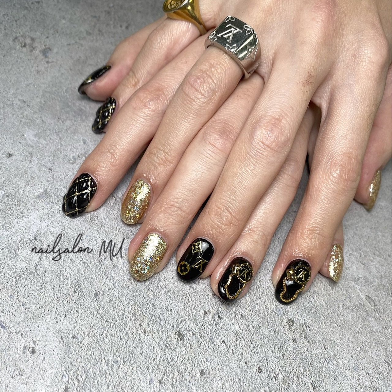 ラメ チェーン ブランド柄 ブローチ キルティング Nailsalon Mu ミウ のネイルデザイン No ネイルブック