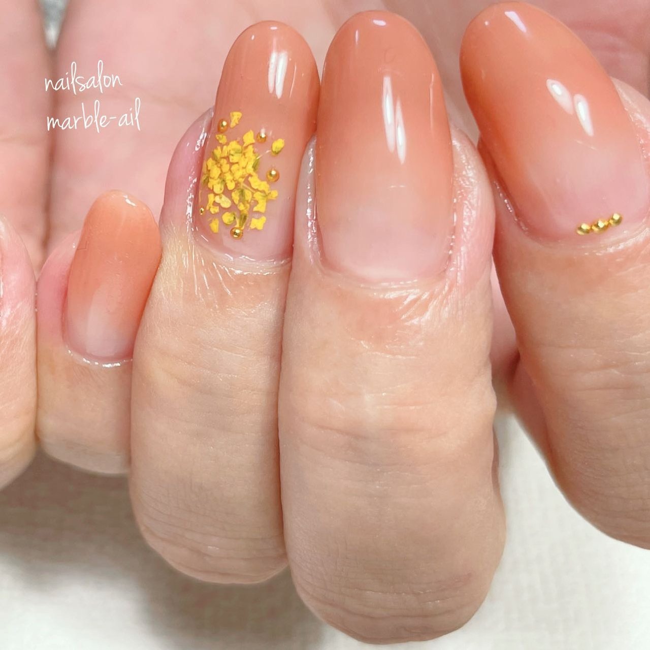 春 ハンド 押し花 ミディアム オレンジ 葛西 マーブルアイル Nailsalon Marble Ail のネイルデザイン No ネイルブック