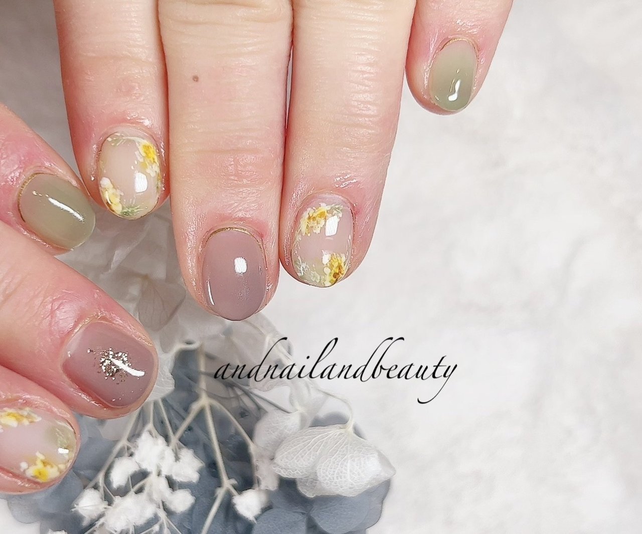 春 フラワー イエロー グリーン Nailandbeautyアンドネイルアンドビューティーのネイルデザイン No ネイルブック