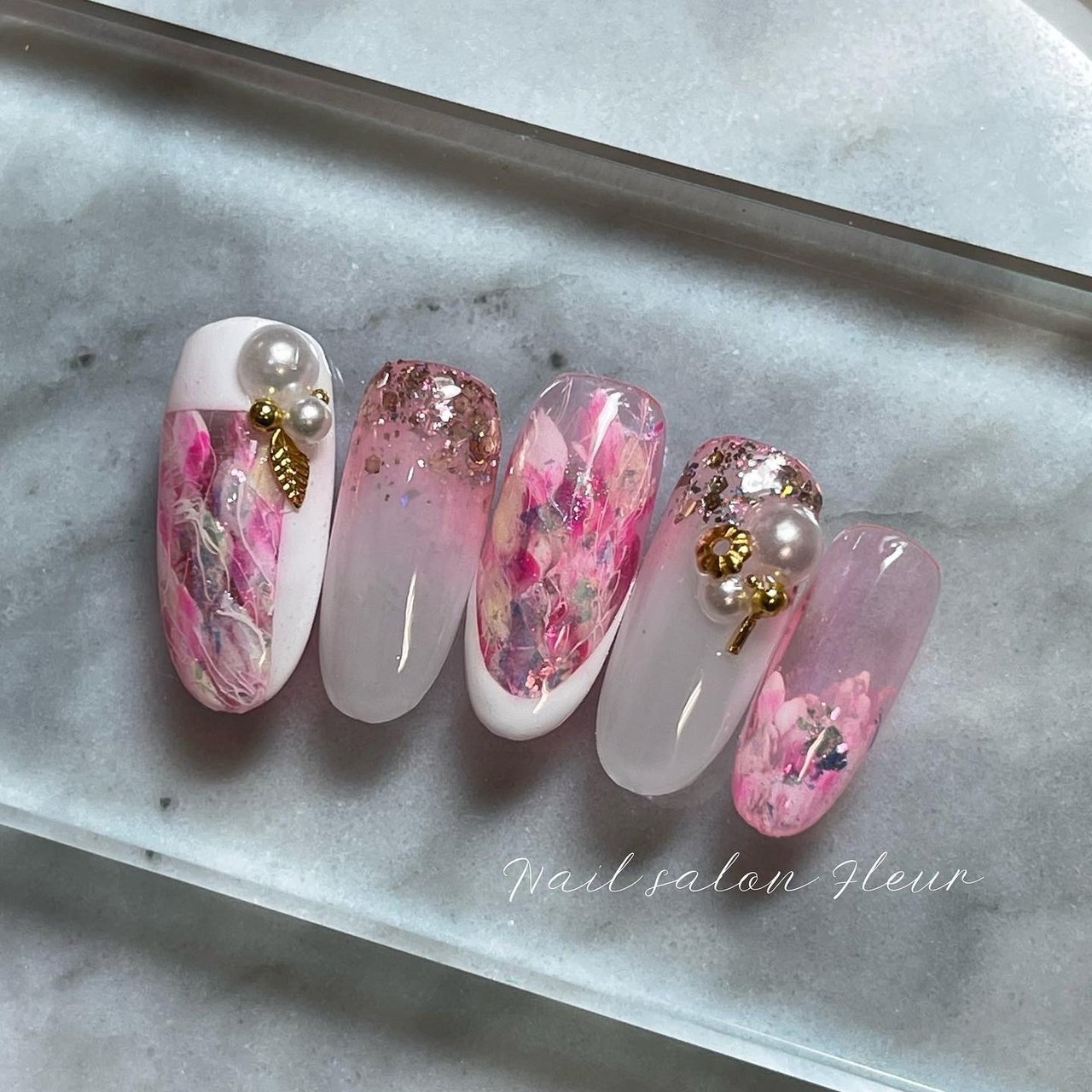 春 ハンド ホワイト ピンク ジェルネイル Nail Fleur Maki Futsukiのネイルデザイン No ネイルブック