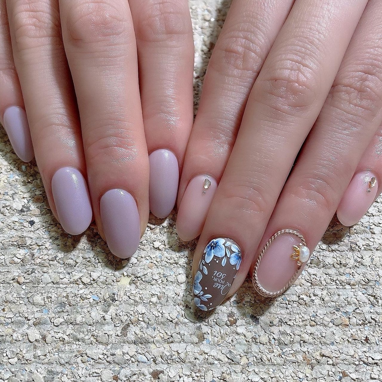 フラワー ピンク グレージュ ジェルネイル お客様 Mika S Salonのネイルデザイン No ネイルブック