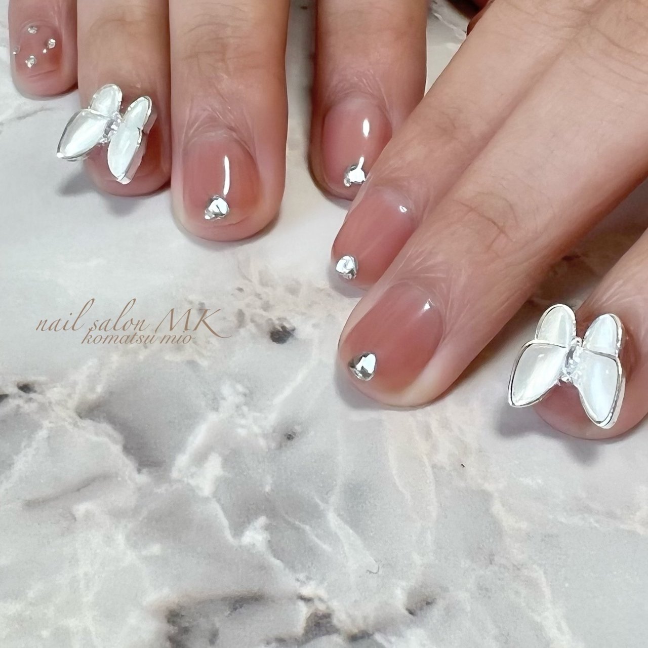 春 ハンド シンプル ビジュー ハート Nail Salon Mkのネイルデザイン No ネイルブック