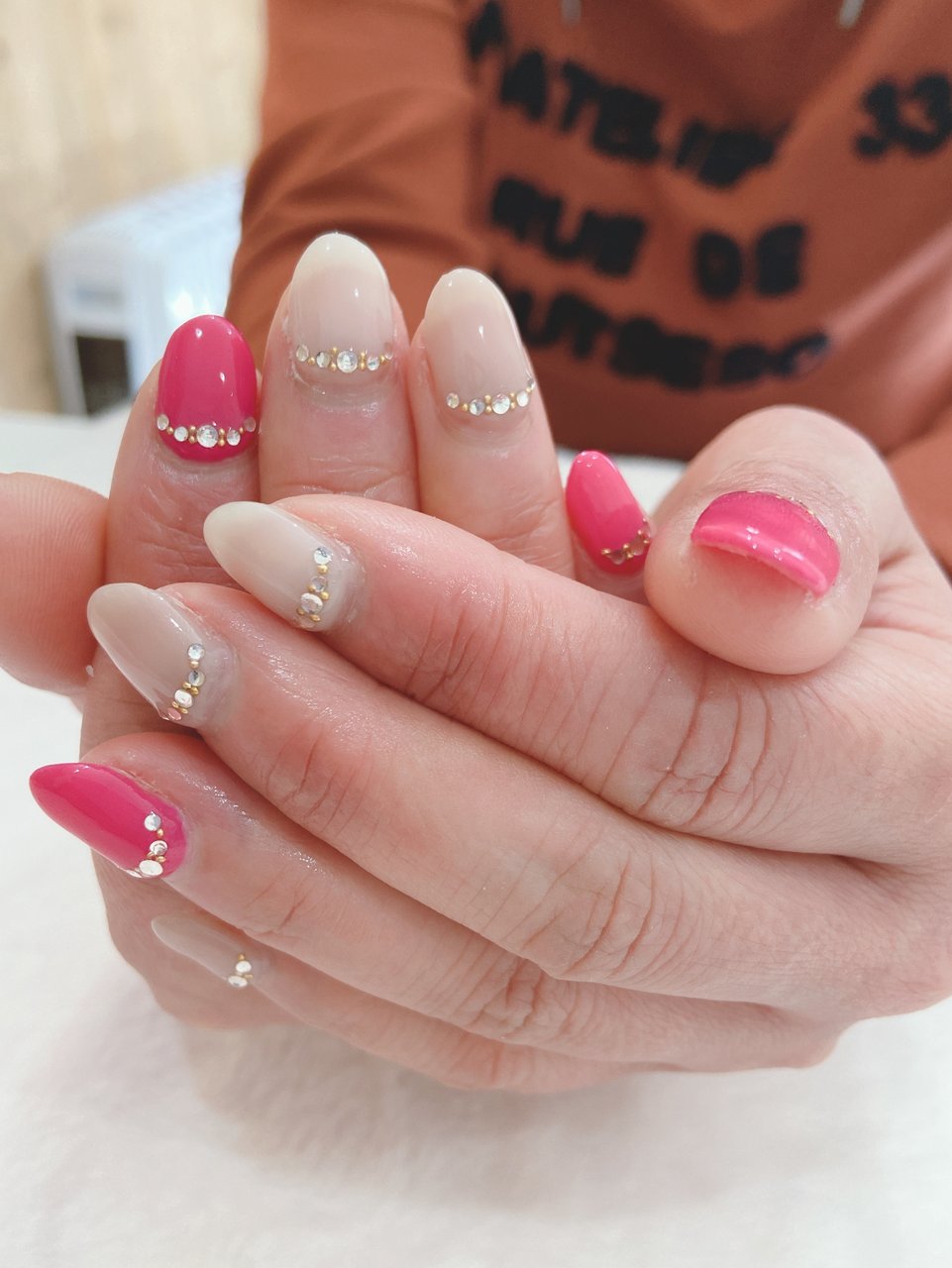 春 ハンド シンプル ビジュー ミディアム Moani ネイルとアロマのお店 のネイルデザイン No ネイルブック