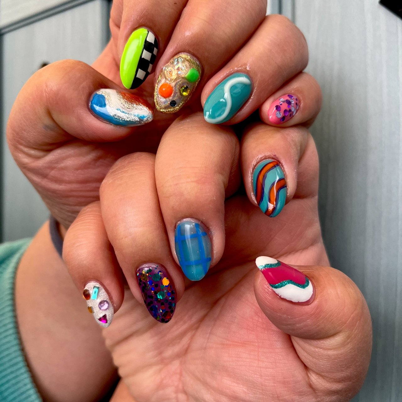 春 夏 オールシーズン ハンド ホログラム Lili Nailsのネイルデザイン No ネイルブック