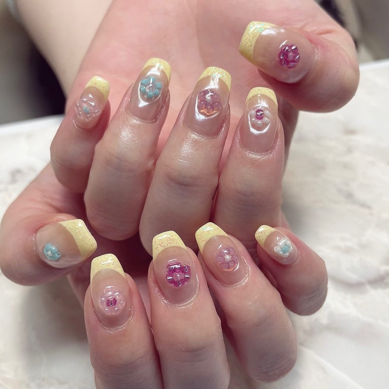 ハンド フレンチ フラワー ミラー ベージュ Oreda Nailsalonのネイルデザイン No ネイルブック