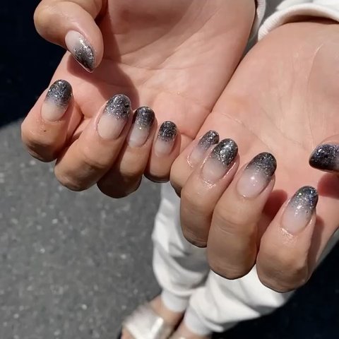 グラデーション ホログラム ラメ ブラック シルバー Nailsalon Mu ミウ のネイルデザイン No ネイルブック