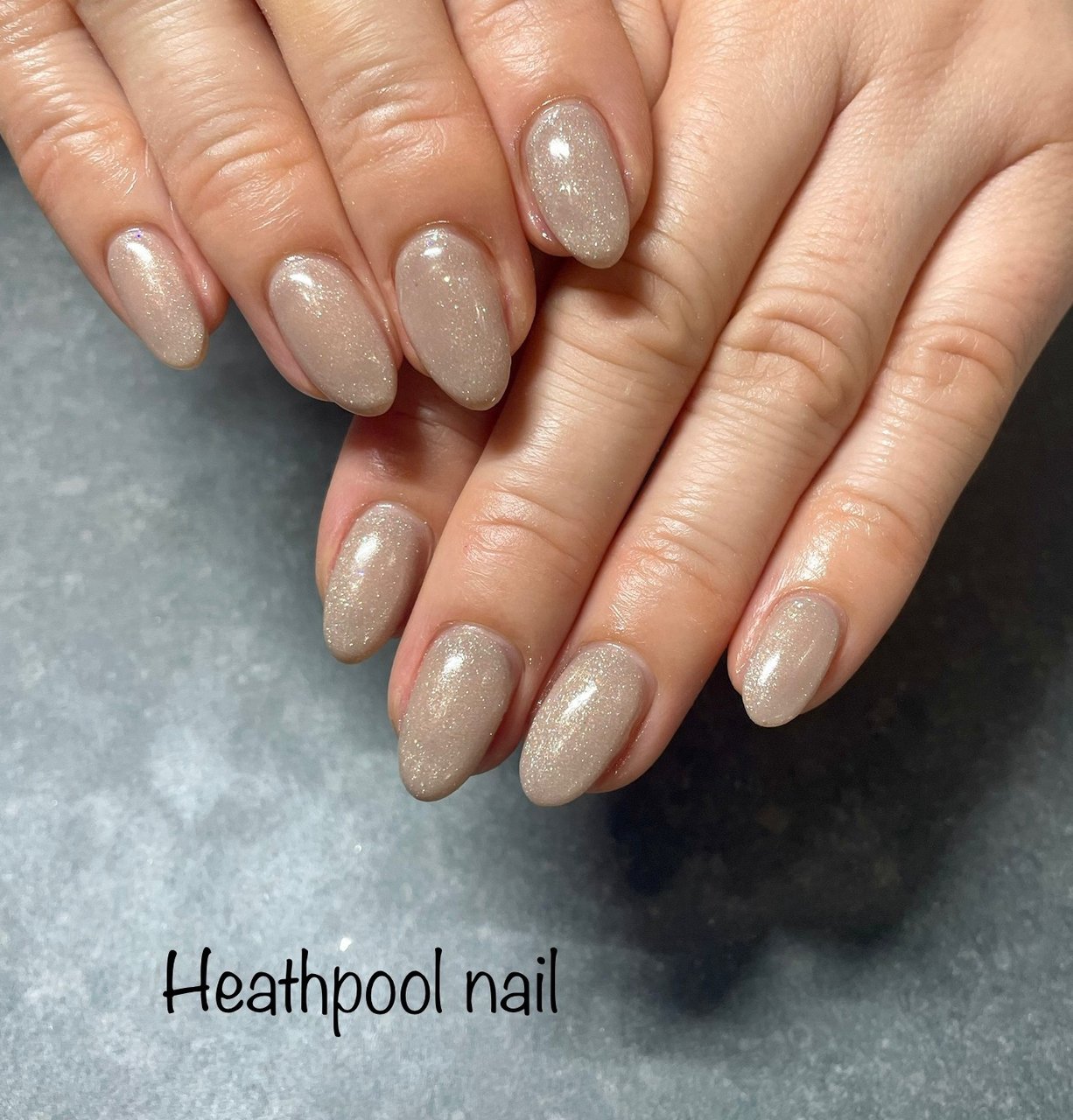 ハンド ラメ ワンカラー グレージュ ジェルネイル Heathpoolnailのネイルデザイン No ネイルブック