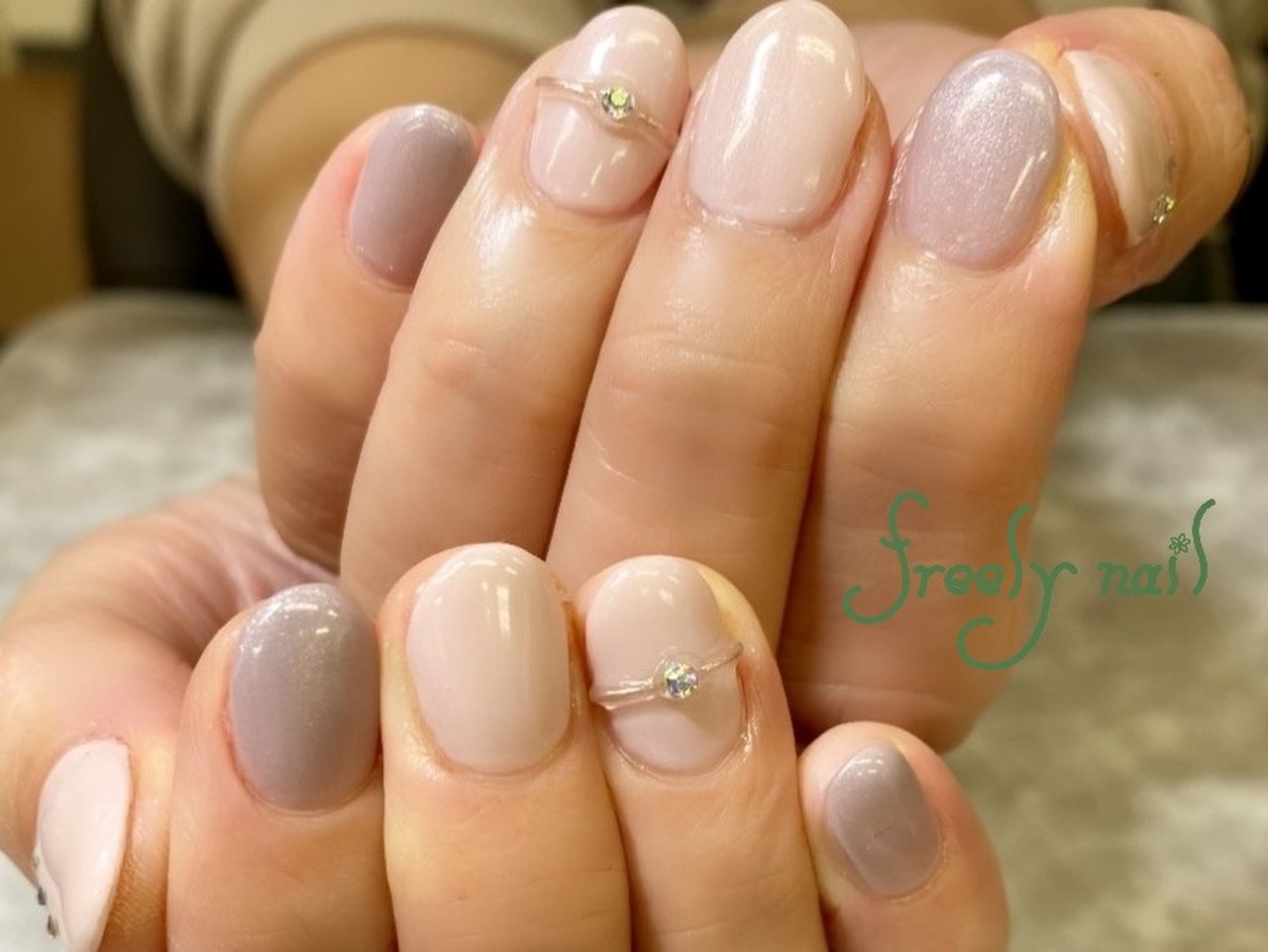 オールシーズン ハンド シンプル ベージュ アースカラー Freelynailのネイルデザイン No ネイルブック