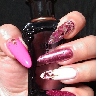 ショッキングピンクのネイルデザイン ネイルブック