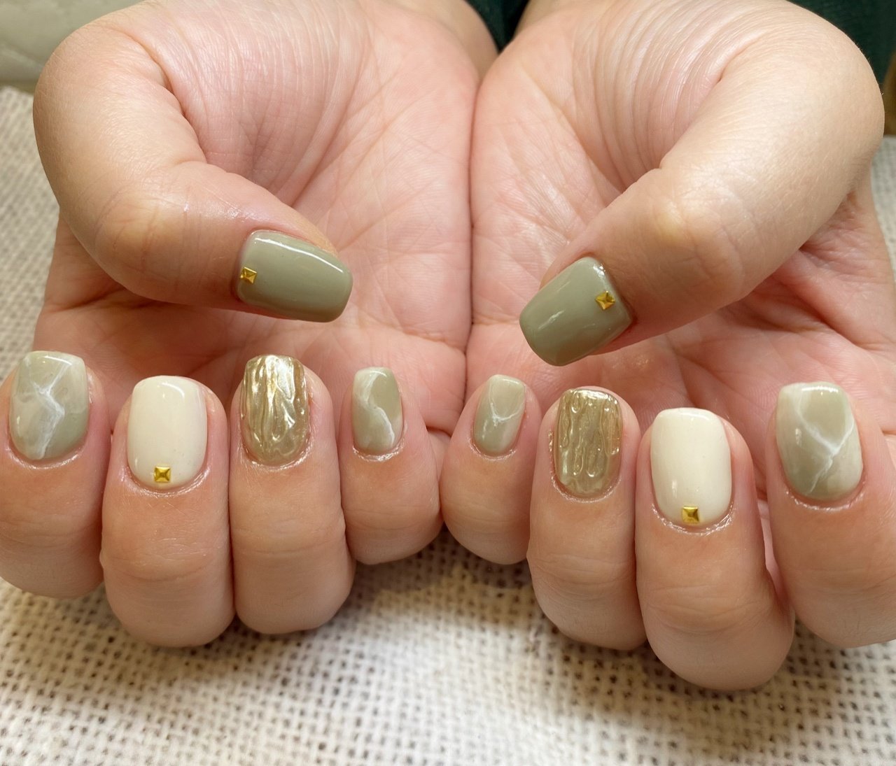 大理石 ベージュ グリーン Nail Salon Niccoのネイルデザイン No ネイルブック