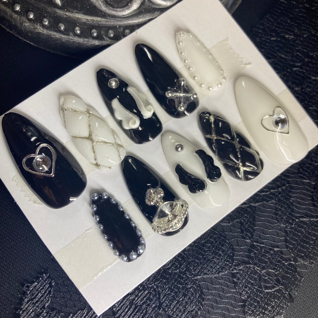 ハンド/ホワイト/ブラック/シルバー/ジェルネイル - ぽこ𓃺‪‪❤︎‬の‬