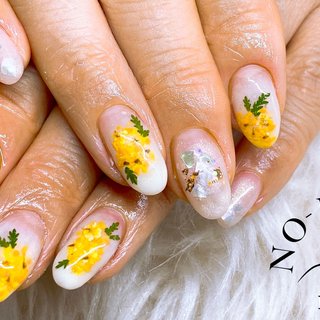 押し花 ドライフラワー ミモザネイルのネイルデザイン ネイルブック