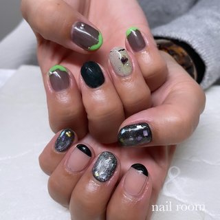 ニュアンスアシメ💅 
個性派ネイル💗


参考画像より…📸
✁┈┈┈┈┈┈┈┈┈┈┈┈．
今まで通り衛生管理を徹底して
営業させて頂いております😊
御来店の際にはお客様にも
手洗い･マスク着用をお願いしております。

また、アートネイルをするお客様には
オフセットの購入をおすすめしております。
まずは移らない･移さない努力を
続ける事は大切ですが
少しでもアートを楽しみ
自分の身も守る為に体調を崩された場合
ご自身でネイルオフをして
病院に向かって頂きたいと思ってます。
詳しい事はまた施術の際に
お伝えさせて頂いております😊

#福井ネイル#ネイルサロン福井#アートし放題#ジェルネイル#ジェリップ取り扱い店#美爪#艶々ワンカラー#綺麗のお手伝いさせてください#nailroomand#お爪のお悩み解決します#kokoist#フットネイル#デコラティブネイル#アイスネイル#ニュアンス#クリアフレンチ#マグネットジェル#マグネットネイル#韓流ネイル#蝶々ネイル.＃氷ネイル#クリアフレンチ #シェルネイル #ニュアンスネイル#ファイヤーネイル#ぶどうネイル#ウェディングネイルアート#ワンホンネイル＃中国ネイル #春 #夏 #旅行 #海 #ハンド #変形フレンチ #ラメ #ニュアンス #ショート #ホワイト #グリーン #モノトーン #ジェルネイル #お客様 #nailroom ＆ #ネイルブック