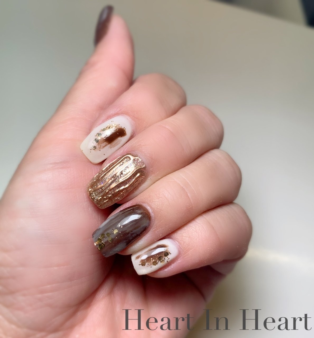 オールシーズン ハンド ホログラム ラメ ブラウン Heart In Heartのネイルデザイン No ネイルブック