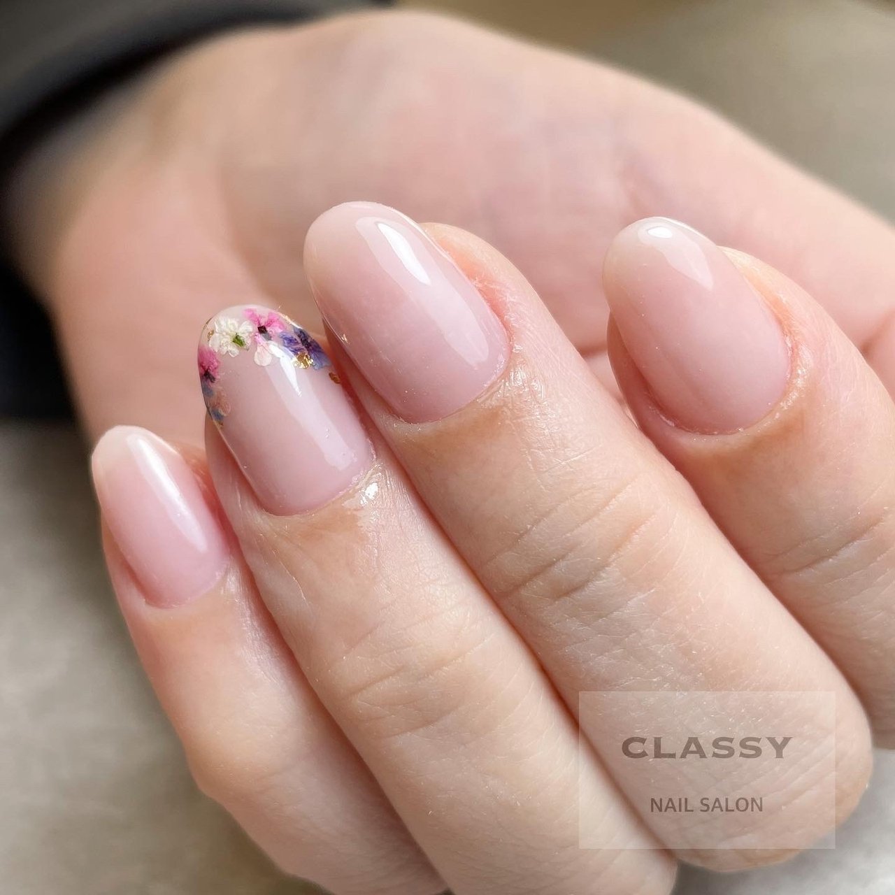 春 オフィス ハンド シンプル 押し花 Classy クラッシイ のネイルデザイン No ネイルブック