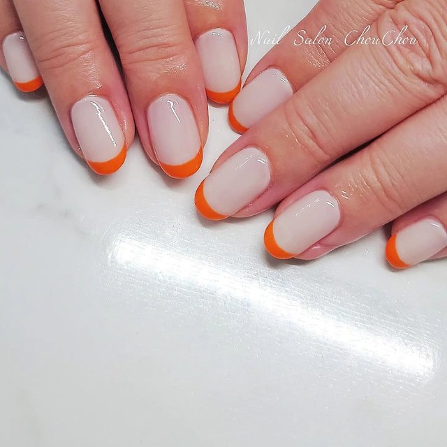 2022年春夏】トレンドカラーのコーラルオレンジネイル特集 