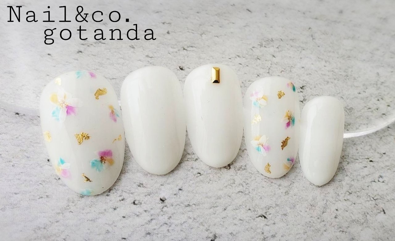 ハンド ワンカラー フラワー ホワイト ジェルネイル Nail Co 五反田店のネイルデザイン No ネイルブック