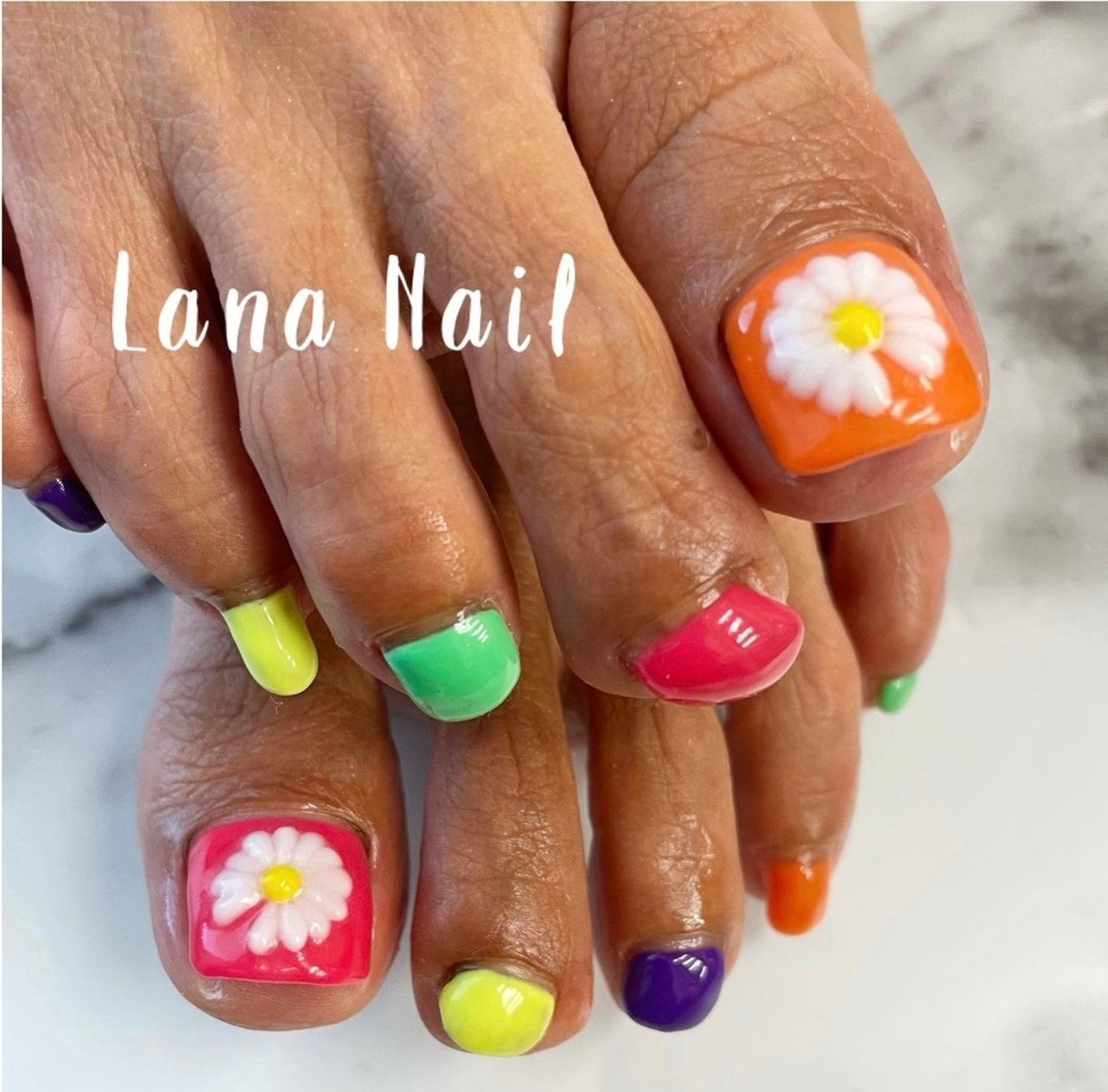 ピンク イエロー ネオンカラー お客様 Lana Nailのネイルデザイン No ネイルブック