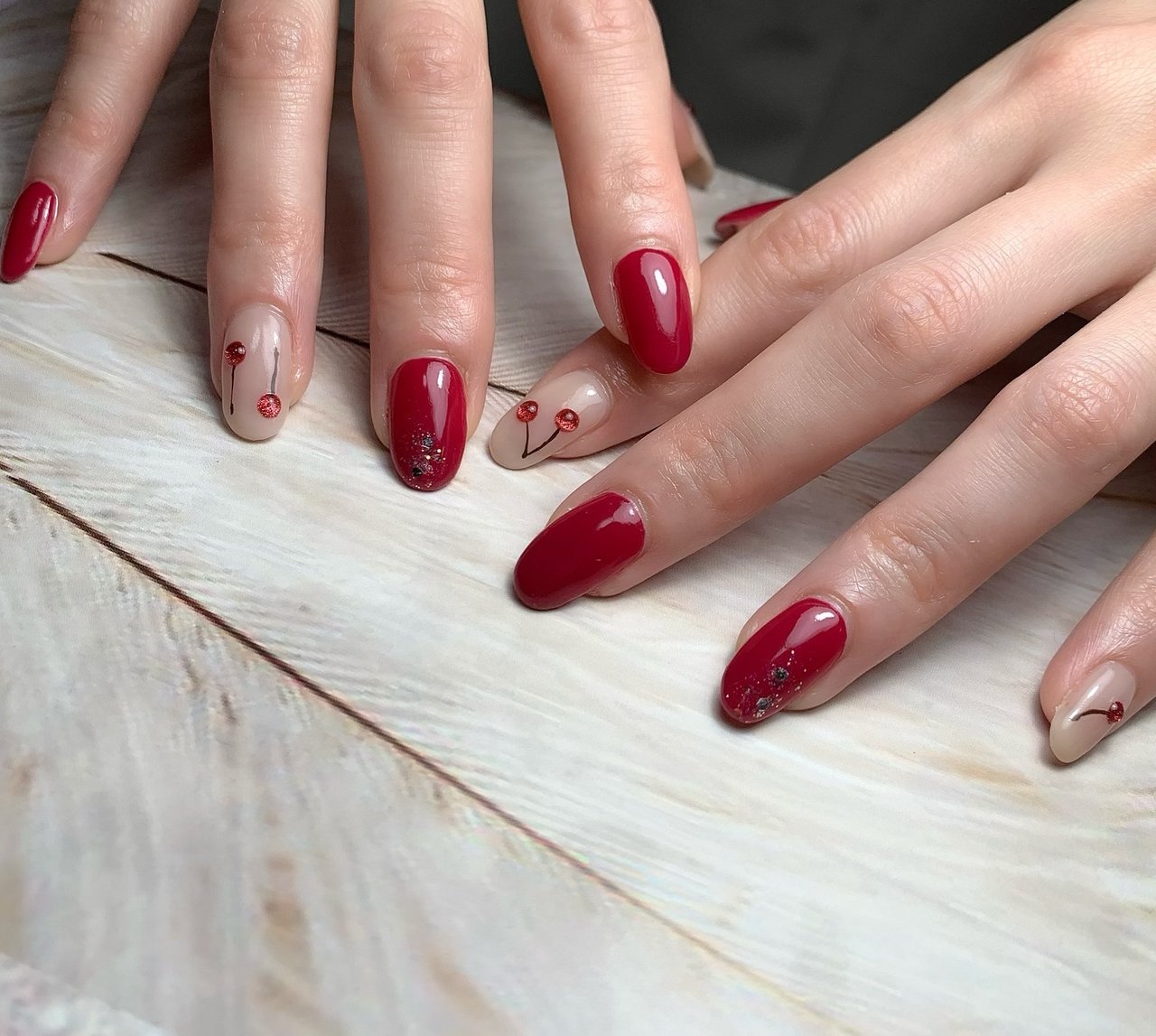 春 ハンド ホワイト レッド ボルドー Bijou Nailのネイルデザイン No ネイルブック