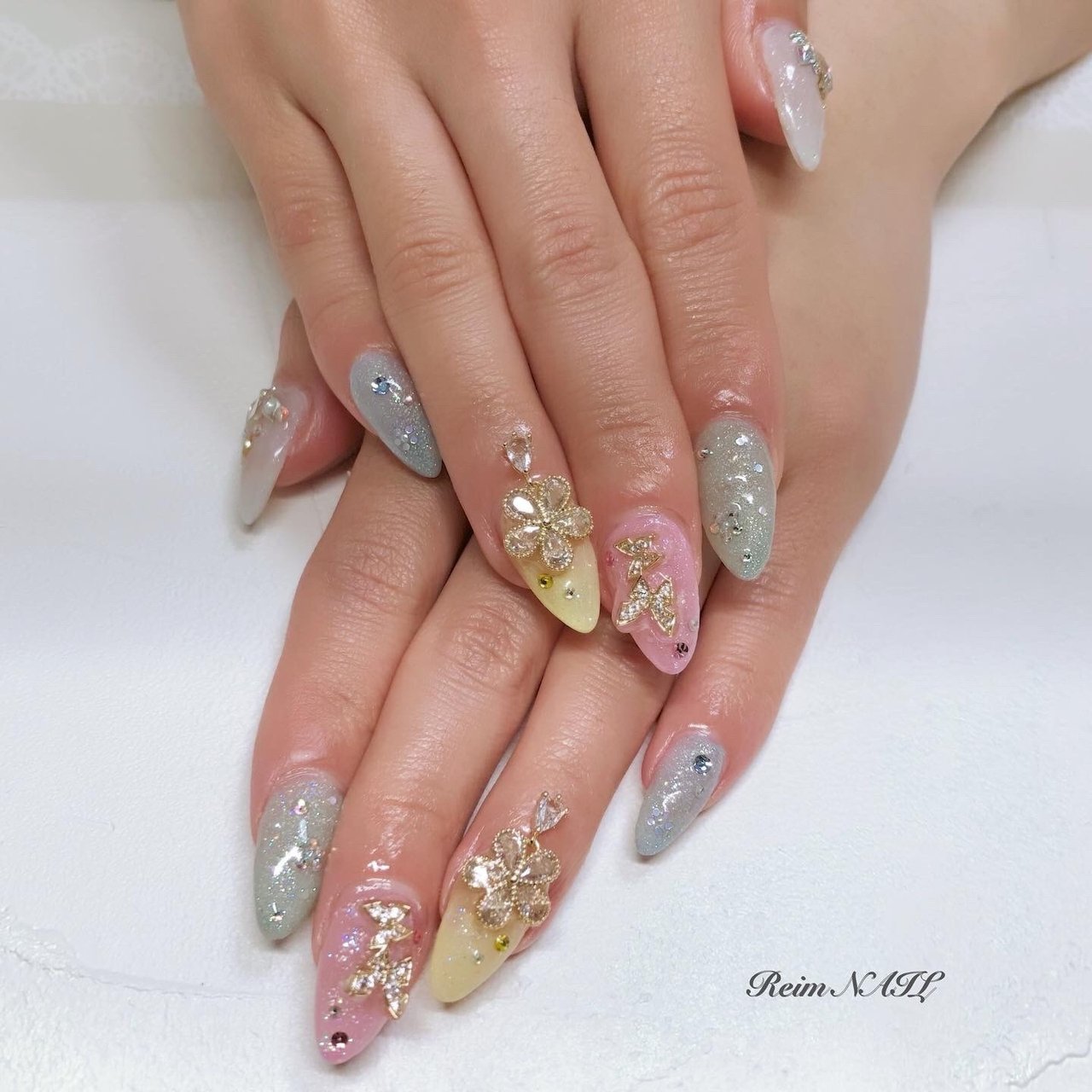 No111.キラキラワンピース☆ネイルパーツ☆ドレス No111.キラキラワンピース☆ネイルパーツ☆ドレス