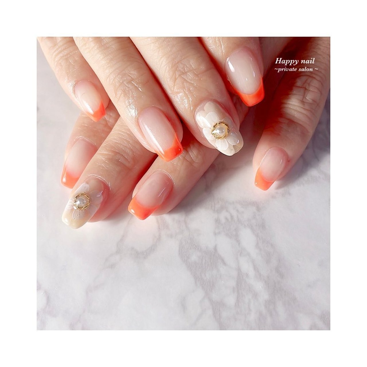 フレンチ フラワー ホワイト ベージュ オレンジ Happy Nailのネイルデザイン No ネイルブック