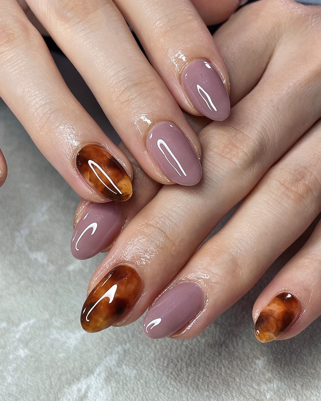 秋 オールシーズン ハンド べっ甲 ピンク Nailsalon Blossomのネイルデザイン No ネイルブック
