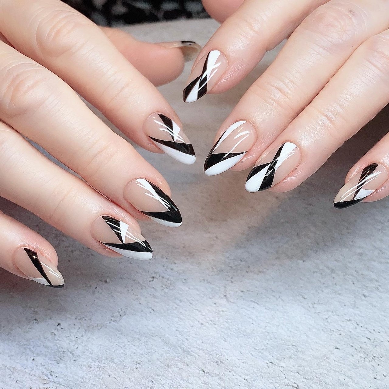 オールシーズン/ハンド/幾何学模様/ミディアム/ホワイト - LUMIA NAIL