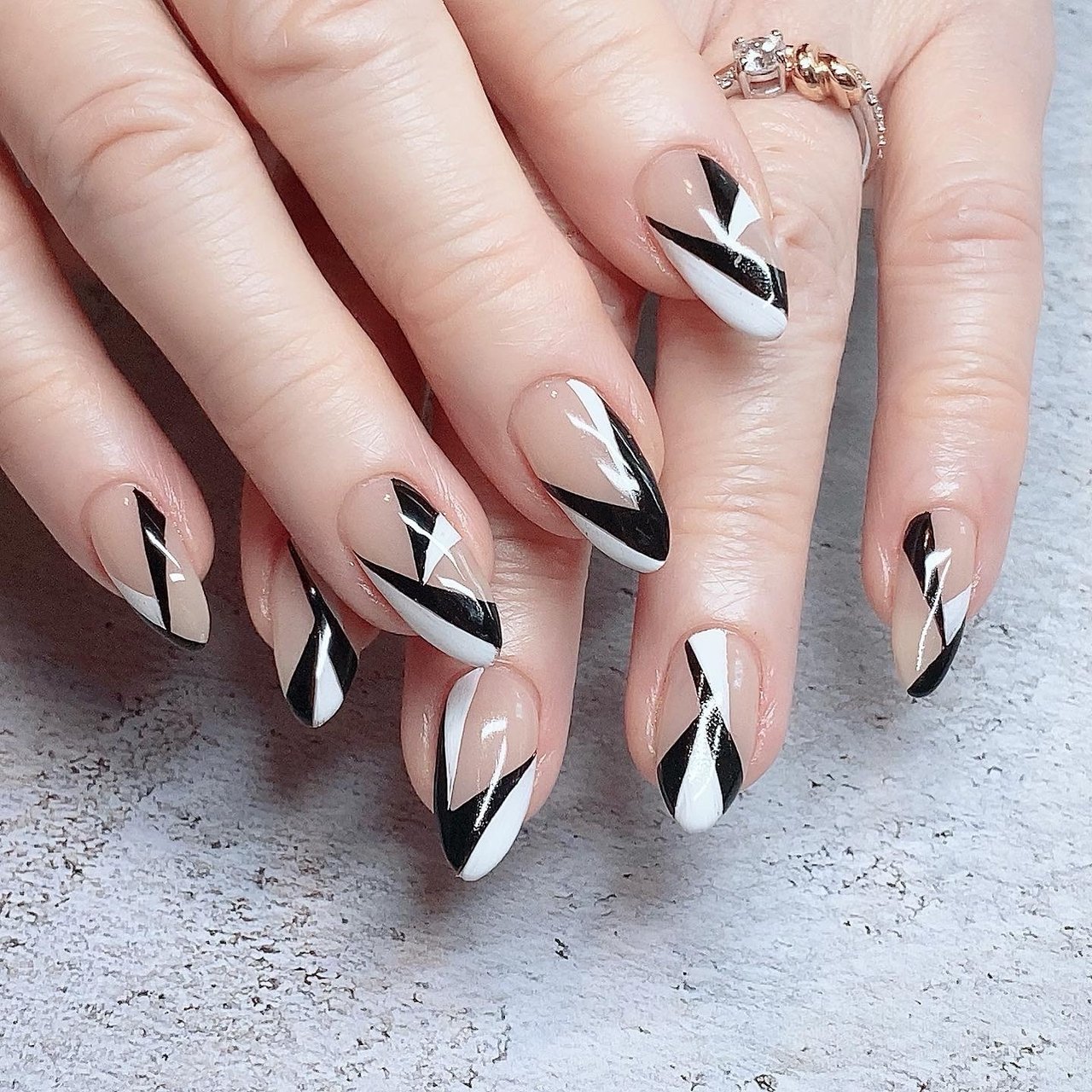 オールシーズン/ハンド/幾何学模様/ミディアム/ホワイト - LUMIA NAIL