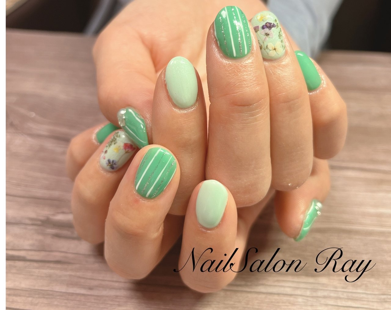 春 夏 ハンド ストライプ ホワイト Nailsalon Rayのネイルデザイン No ネイルブック