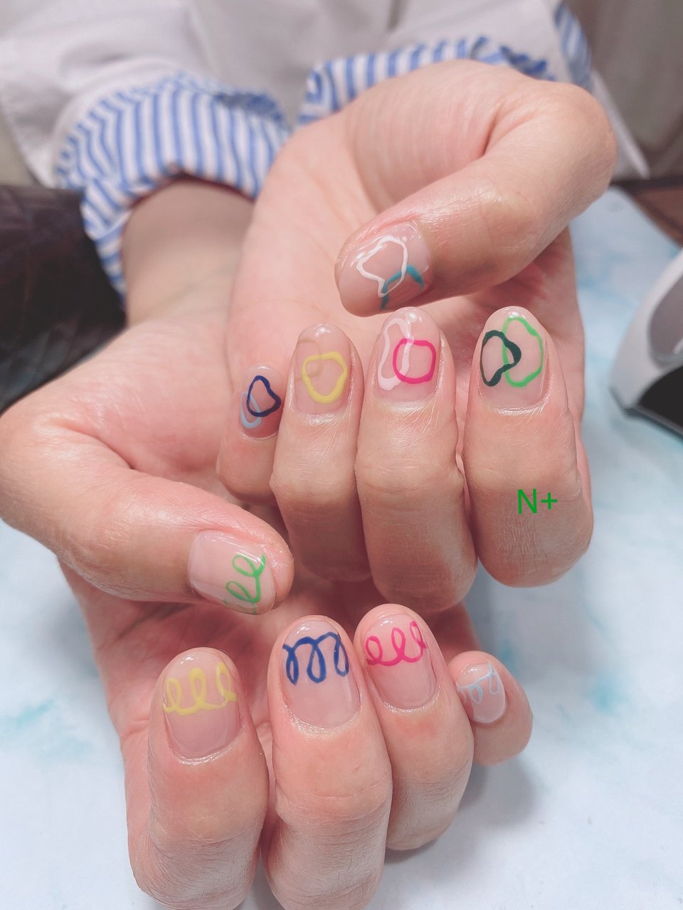 オールシーズン ハンド ワンカラー ジオメトリック ショート N エヌプラス Nail Salonのネイルデザイン No ネイル ブック