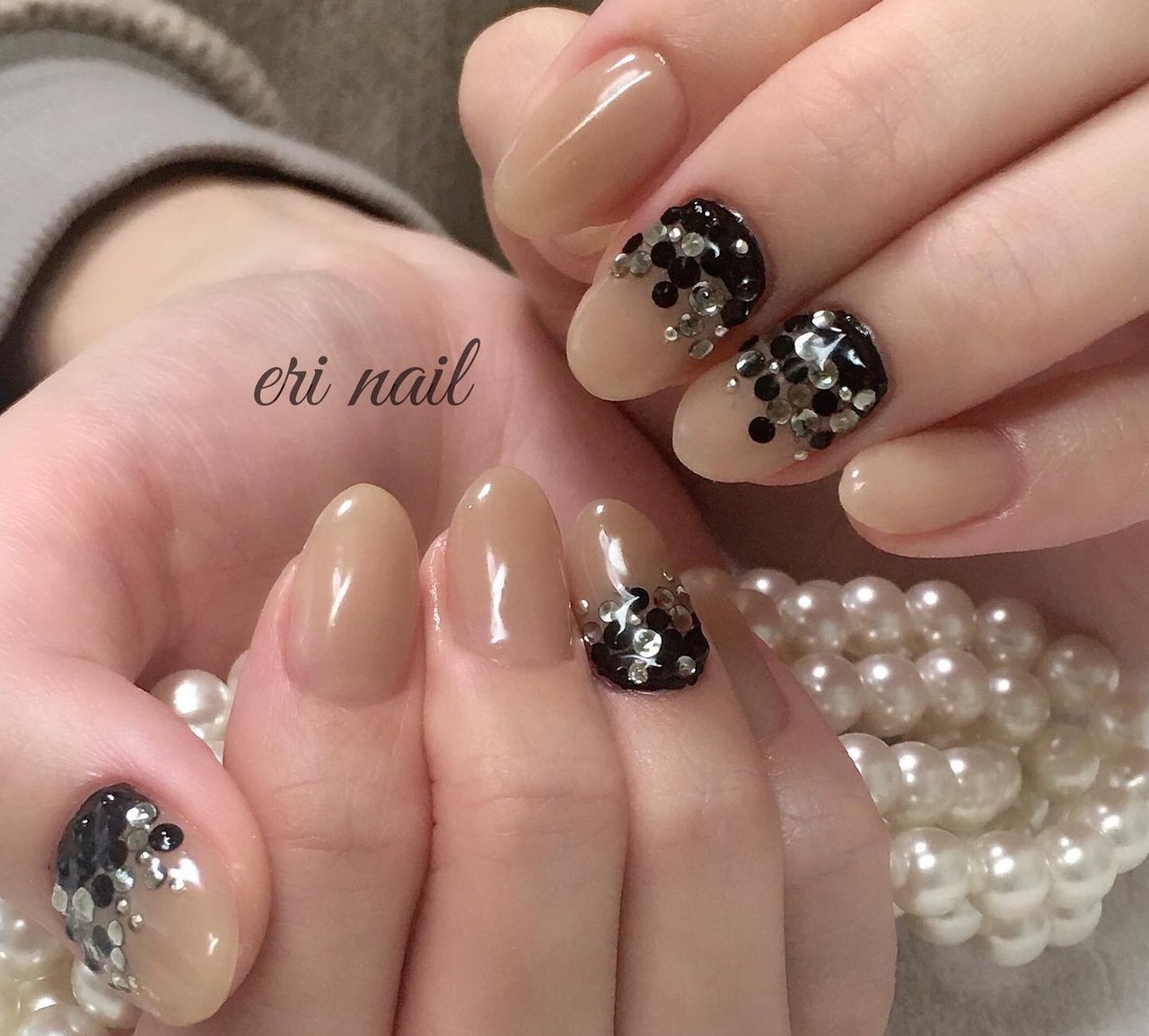 オールシーズン ハンド ビジュー ベージュ ジェルネイル 名古屋市天白区 自宅ネイルサロン Eri Nailのネイルデザイン No ネイルブック