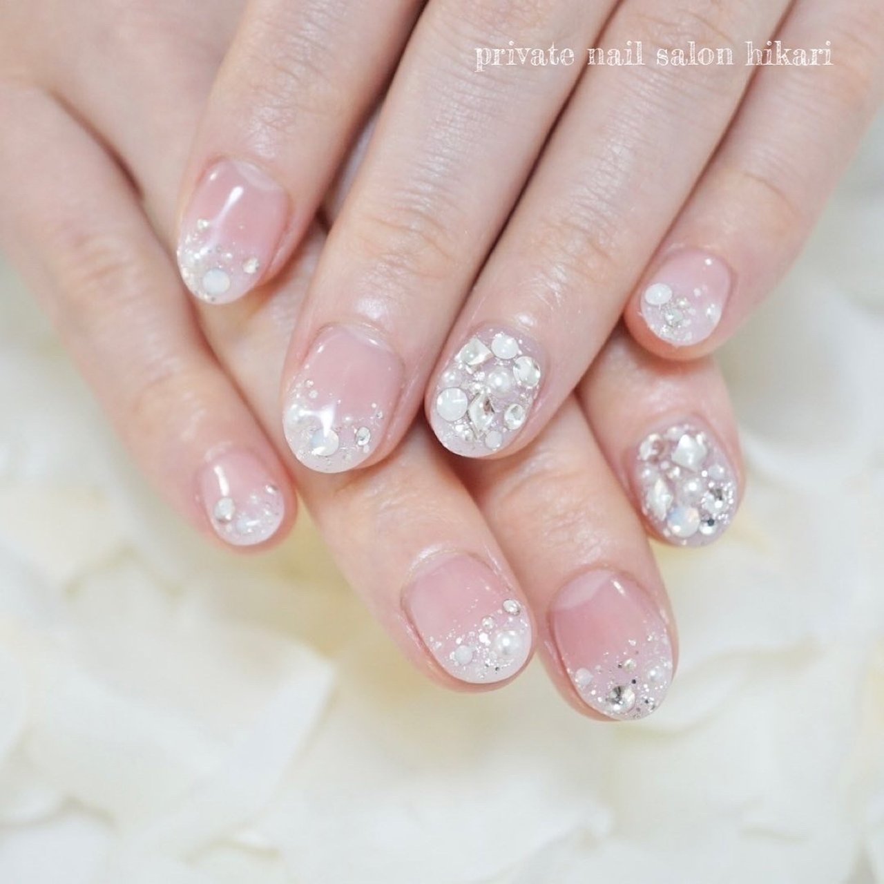 ブライダル ハンド グラデーション ショート ホワイト Hikarinailのネイルデザイン No ネイルブック